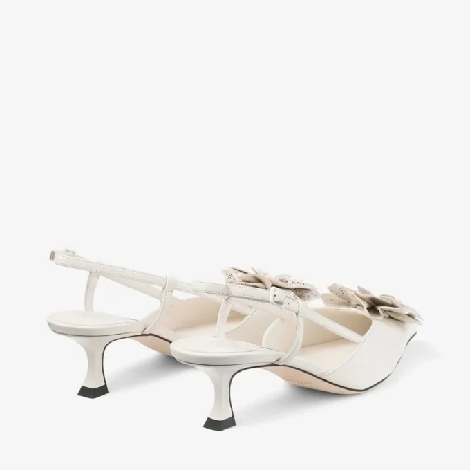 Mimmi Sling Back 50 Latte: sandalias de talón abierto de piel napa brillante con adorno de encaje Mimmi Sling Back 50 Latte: sandalias de talón abierto de piel napa brillante con adorno de encaje