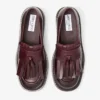 Mocasines Buff con flecos Mocasines de piel de becerro encerada en color merlot intenso Mocasines Buff con flecos Mocasines de piel de becerro encerada en color merlot intenso