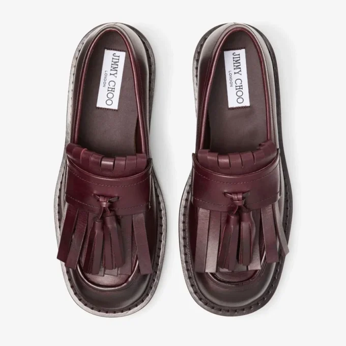 Mocasines Buff con flecos Mocasines de piel de becerro encerada en color merlot intenso Mocasines Buff con flecos Mocasines de piel de becerro encerada en color merlot intenso