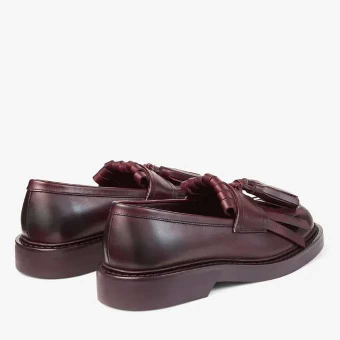 Mocasines Buff con flecos Mocasines de piel de becerro encerada en color merlot intenso Mocasines Buff con flecos Mocasines de piel de becerro encerada en color merlot intenso