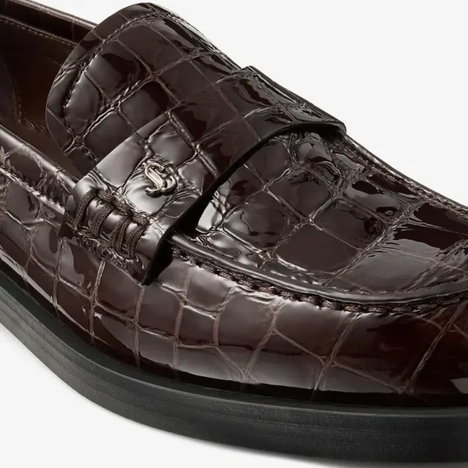 Mocasines Ivy de piel con relieve de cocodrilo brillante en color Sambuco