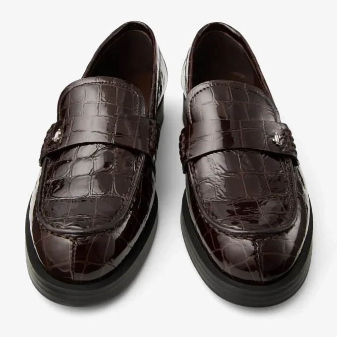 Mocasines Ivy de piel con relieve de cocodrilo brillante en color Sambuco