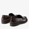 Mocasines Ivy de piel con relieve de cocodrilo brillante en color Sambuco
