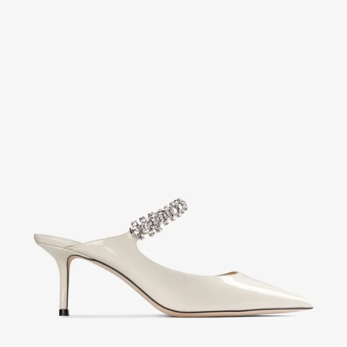 Mules Bing 65 de charol de lino con correa de cristales