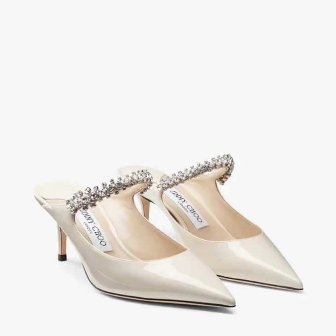 Mules Bing 65 de charol de lino con correa de cristales