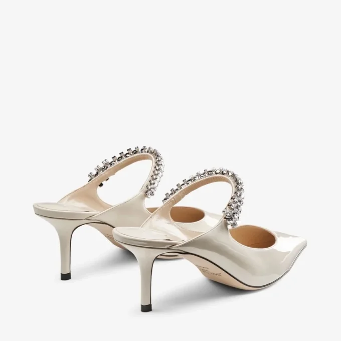 Mules Bing 65 de charol de lino con correa de cristales