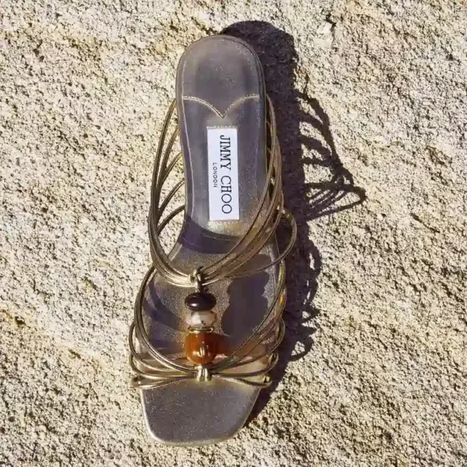 Mules Lova Mules de ante en tonos marrones con abalorios