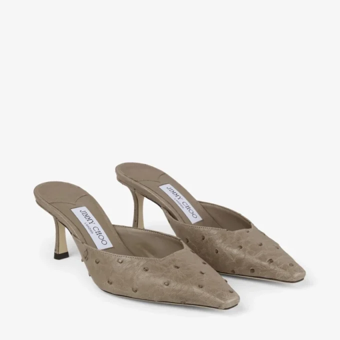 Mules Vivi 65 de piel de avestruz en color topo Mules Vivi 65 de piel de avestruz en color topo