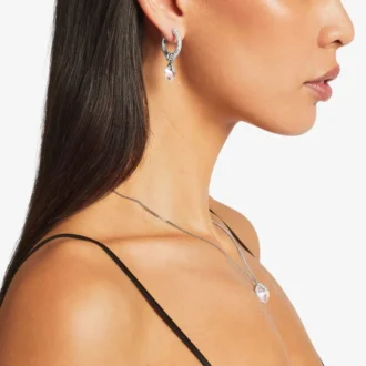 Pendientes de aro con corazón y acabado plateado con cristales Pendientes de aro con corazón y acabado plateado con cristales