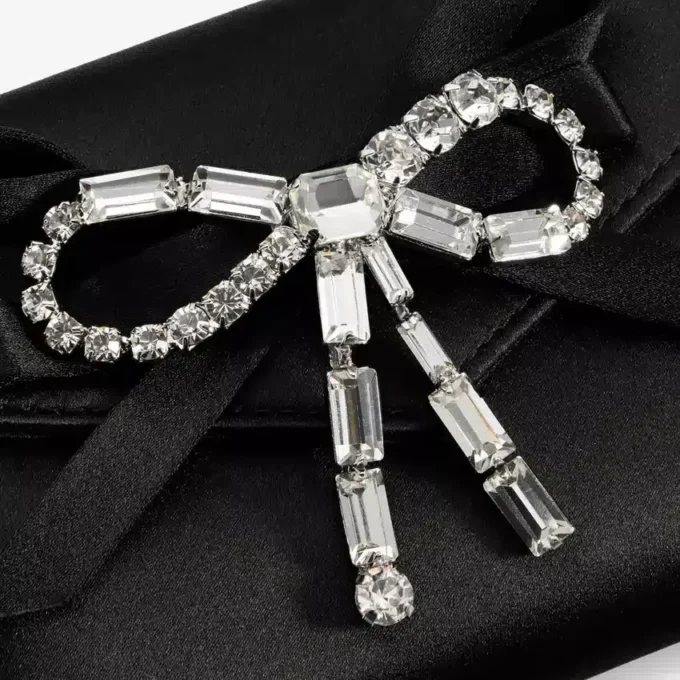 Portatarjetas suave con cadena Portatarjetas de satén negro con lazo de cristal Portatarjetas suave con cadena Portatarjetas de satén negro con lazo de cristal