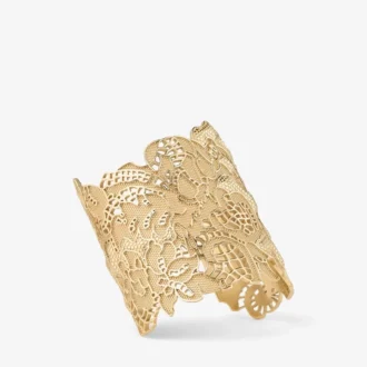 Pulsera tipo brazalete con calados de encaje Pulsera tipo brazalete de metal dorado con encaje Pulsera tipo brazalete con calados de encaje Pulsera tipo brazalete de metal dorado con encaje