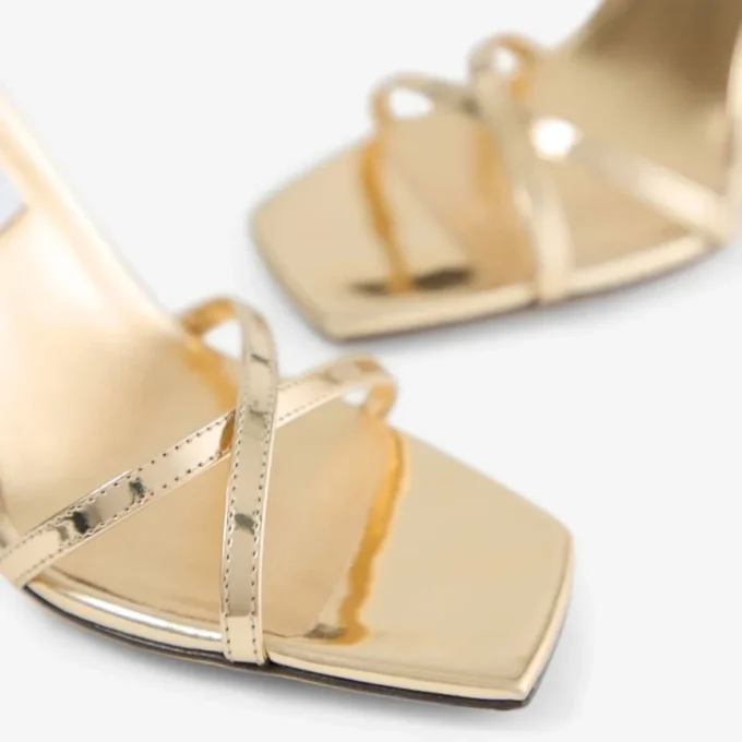 Sandalia Metz 100 de piel metalizada dorada Sandalia Metz 100 de piel metalizada dorada