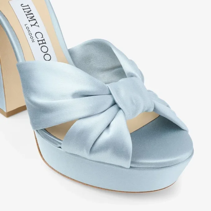 Sandalias de plataforma Heloise 120 de satén azul hielo Sandalias de plataforma Heloise 120 de satén azul hielo