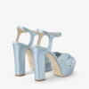 Sandalias de plataforma Heloise 120 de satén azul hielo Sandalias de plataforma Heloise 120 de satén azul hielo
