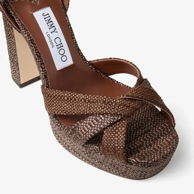 Sandalias de plataforma Kove 120 de rafia fina en color chocolate y marrón claro Sandalias de plataforma Kove 120 de rafia fina en color chocolate y marrón claro
