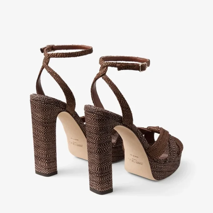 Sandalias de plataforma Kove 120 de rafia fina en color chocolate y marrón claro Sandalias de plataforma Kove 120 de rafia fina en color chocolate y marrón claro