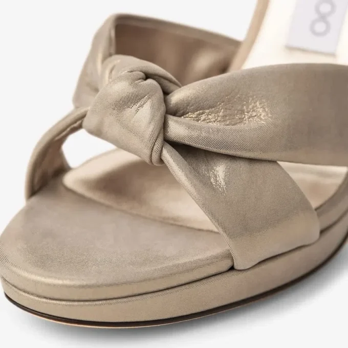 Sandalias de plataforma Rosie 100 en ante dorado brillante Sandalias de plataforma Rosie 100 en ante dorado brillante