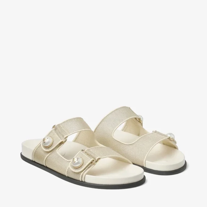 Sandalias Fayence de charol metalizado color champán con perlas