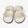 Sandalias Fayence de charol metalizado color champán con perlas