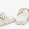 Sandalias Fayence de cuero color café con leche, planas y con adornos de perlas