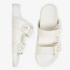 Sandalias Fayence de cuero color café con leche, planas y con adornos de perlas
