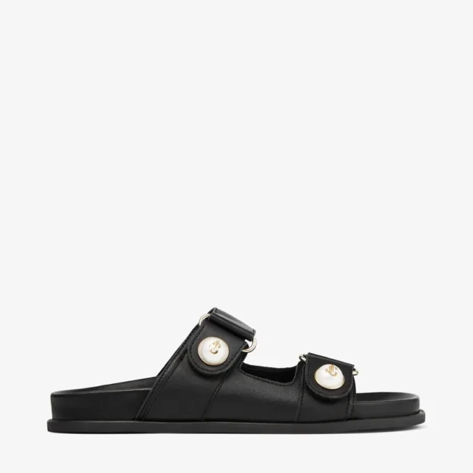 Sandalias Fayence Sandalias planas de cuero negro con adornos de perlas