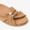 Sandalias planas de ante color toffee Rafi