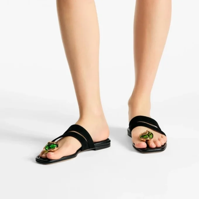Sandalias planas Emeri Stone en ante negro y verde trébol