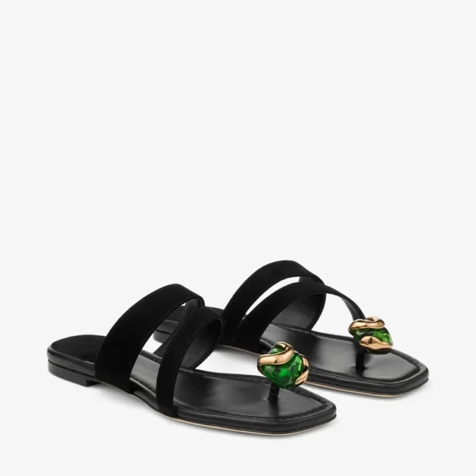 Sandalias planas Emeri Stone en ante negro y verde trébol