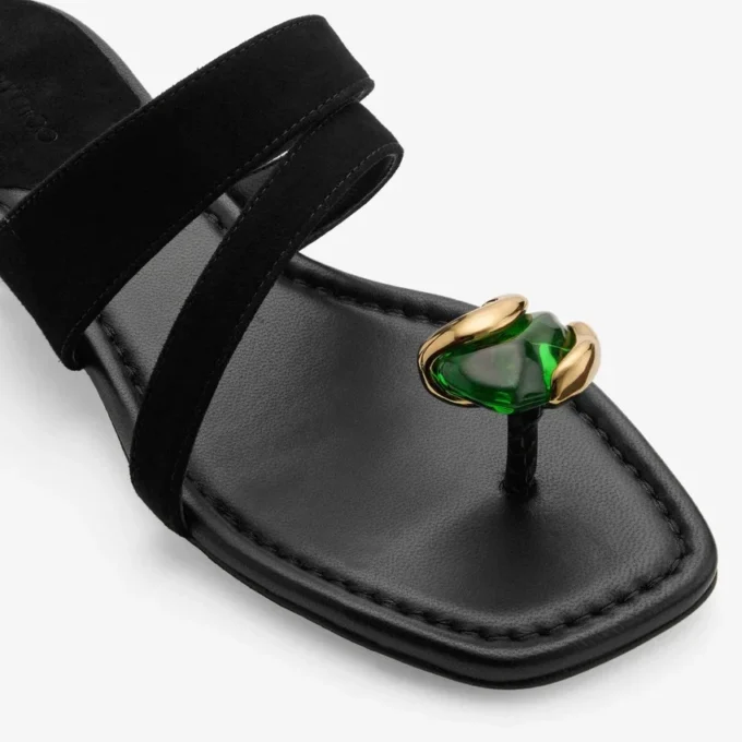Sandalias planas Emeri Stone en ante negro y verde trébol