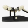 Sandalias planas Miro de ante negro con esferas de nácar Sandalias planas Miro de ante negro con esferas de nácar
