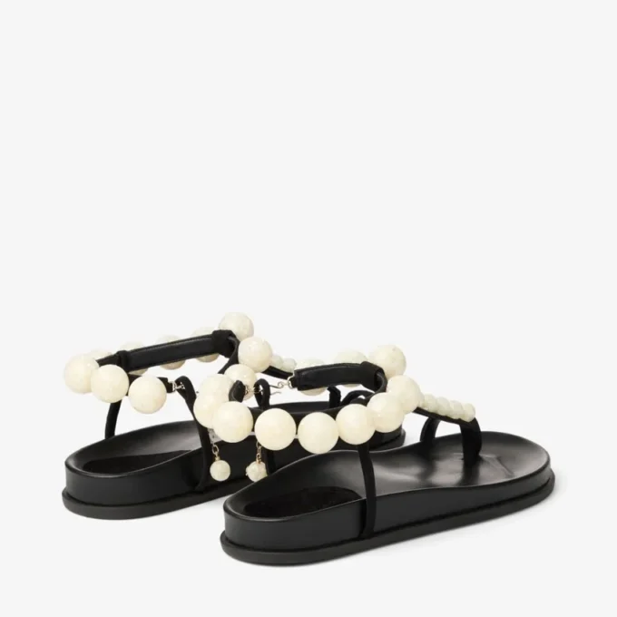 Sandalias planas Miro de ante negro con esferas de nácar Sandalias planas Miro de ante negro con esferas de nácar
