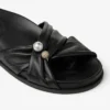Sandalias planas Rafi en piel de guante suave negra