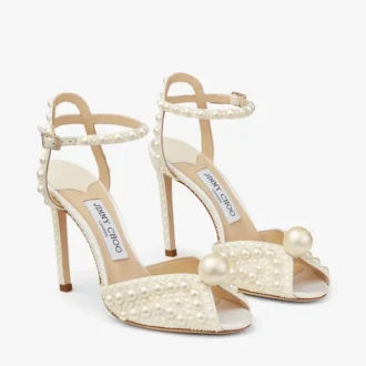 Sandalias Sacora 100 de satén blanco con perlas por toda la superficie
