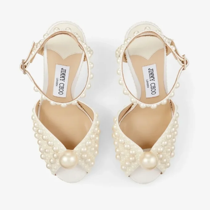 Sandalias Sacora 100 de satén blanco con perlas por toda la superficie Sandalias Sacora 100 de satén blanco con perlas por toda la superficie