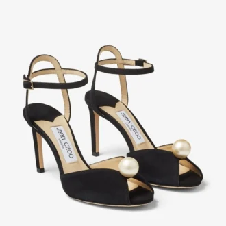 Sandalias Sacora 85 de ante negro con adorno de perlas