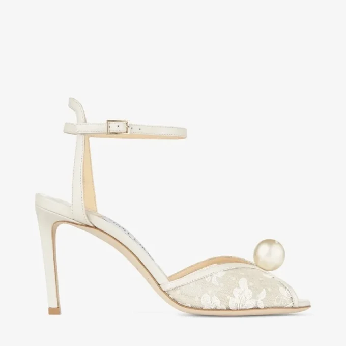 Sandalias Sacora 85 de encaje floral marfil con detalle de perla Sandalias Sacora 85 de encaje floral marfil con detalle de perla