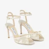 Sandalias Sacora 85 de encaje floral marfil con detalle de perla Sandalias Sacora 85 de encaje floral marfil con detalle de perla