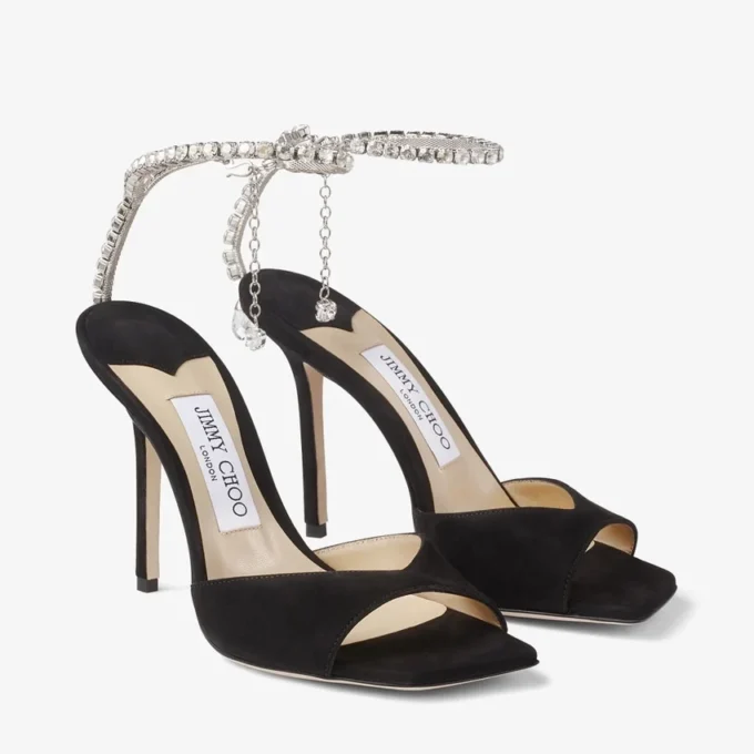 Sandalias Saeda 100 de ante negro con adorno de cristales