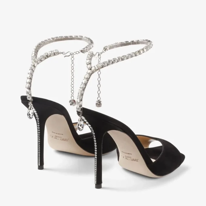 Sandalias Saeda 100 de ante negro con adorno de cristales