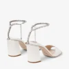 Sandalias Saeda con tacón grueso de 85 mm en satén marfil con cadena de cristales Sandalias Saeda con tacón grueso de 85 mm en satén marfil con cadena de cristales