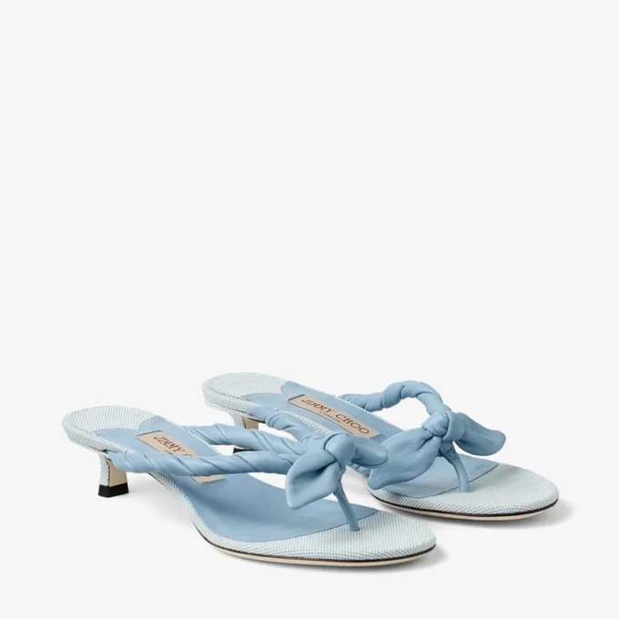 Sandalias tipo mule Liss 35 en azul Riviera, mezcla de piel suave tipo guante y lona moteada, con lazo de piel napa Sandalias tipo mule Liss 35 en azul Riviera, mezcla de piel suave tipo guante y lona moteada, con lazo de piel napa