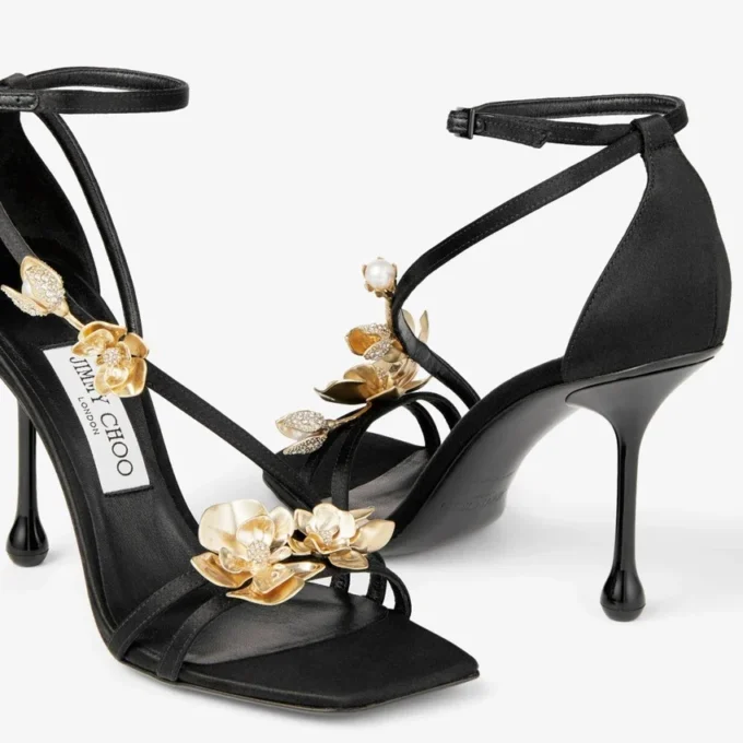 Sandalias Zea 95 de satén negro con flores metálicas Sandalias Zea 95 de satén negro con flores metálicas