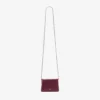 Tarjetero suave con cadena Tarjetero de satén color merlot intenso con lazo de cristales Tarjetero suave con cadena Tarjetero de satén color merlot intenso con lazo de cristales