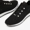 Zapatillas bajas Veles de punto de ganchillo negro con perlas Zapatillas bajas Veles de punto de ganchillo negro con perlas