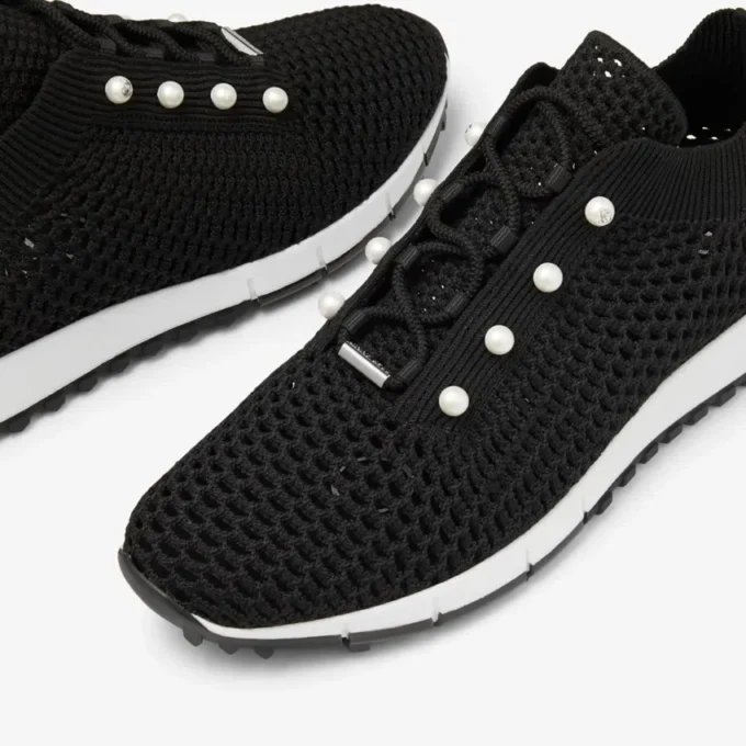 Zapatillas bajas Veles de punto de ganchillo negro con perlas Zapatillas bajas Veles de punto de ganchillo negro con perlas