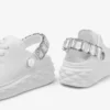 Zapatillas tipo mocasín Diamond Sling de napa blanca con correa de cristales