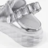 Zapatillas tipo mocasín Diamond Sling de piel metalizada plateada con correa de cristal