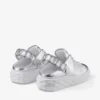Zapatillas tipo mocasín Diamond Sling de piel metalizada plateada con correa de cristal