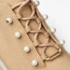 Zapatillas Veles de punto de cachemira melange color chai con botones de perla